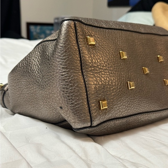 Valentino Bronze Leather Tote Bag with Spacious Interioa - Picture 14 of 15